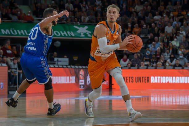 篮的外援策 篮的外援策